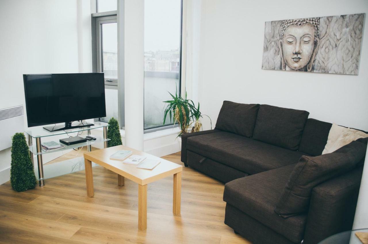 Serviced Apartment In Liverpool City Centre - Free Parking - Balcony - By Happy Days Exterior photo