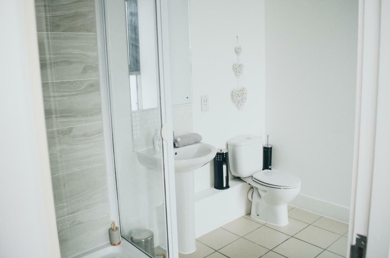 Serviced Apartment In Liverpool City Centre - Free Parking - Balcony - By Happy Days Exterior photo
