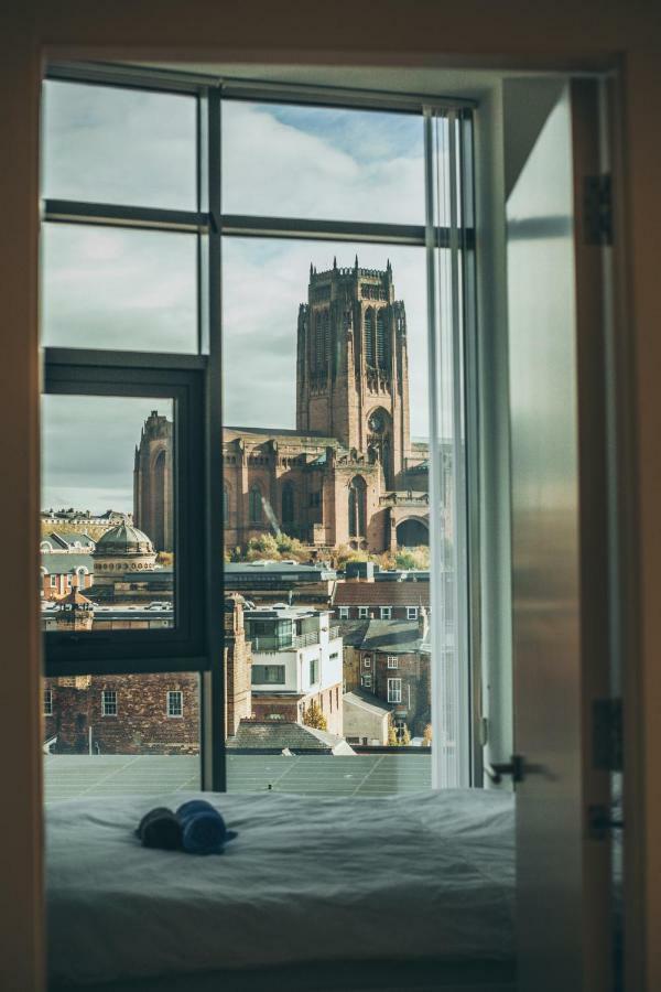 Serviced Apartment In Liverpool City Centre - Free Parking - Balcony - By Happy Days Exterior photo