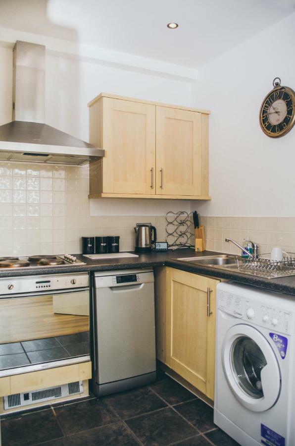 Serviced Apartment In Liverpool City Centre - Free Parking - Balcony - By Happy Days Exterior photo