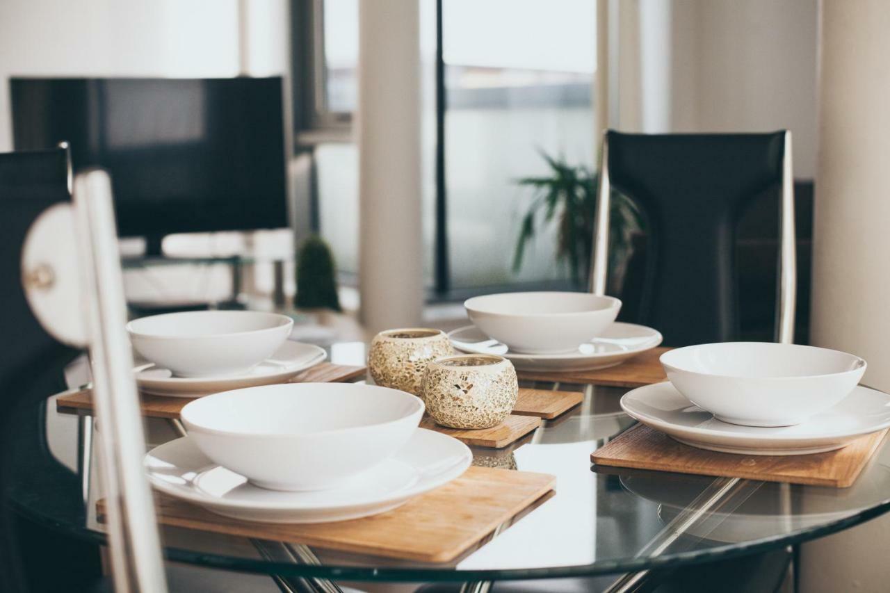 Serviced Apartment In Liverpool City Centre - Free Parking - Balcony - By Happy Days Exterior photo